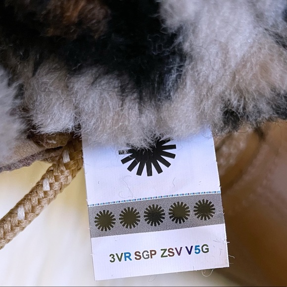 UGG Women’s Zaylee Leopard Waterproof Chestnut Leather Boots - Picture 9 of 9